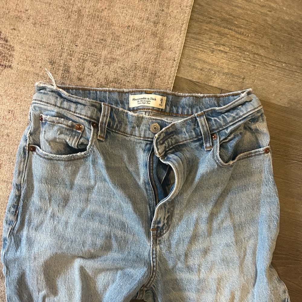 Abercrombie light wash 90s straight ultra high rise